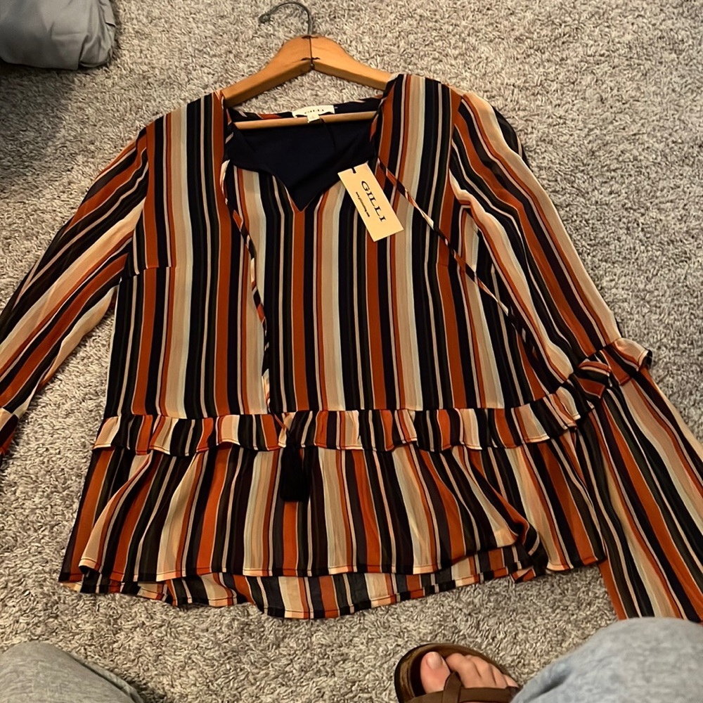 NWT Gilli Flowy Blouse Size S